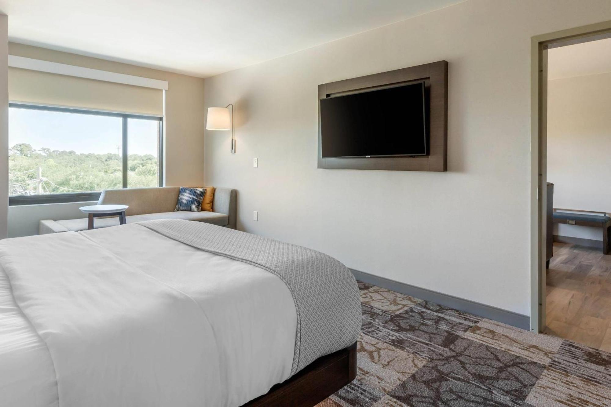 Hotel Cambria Riverview 3*