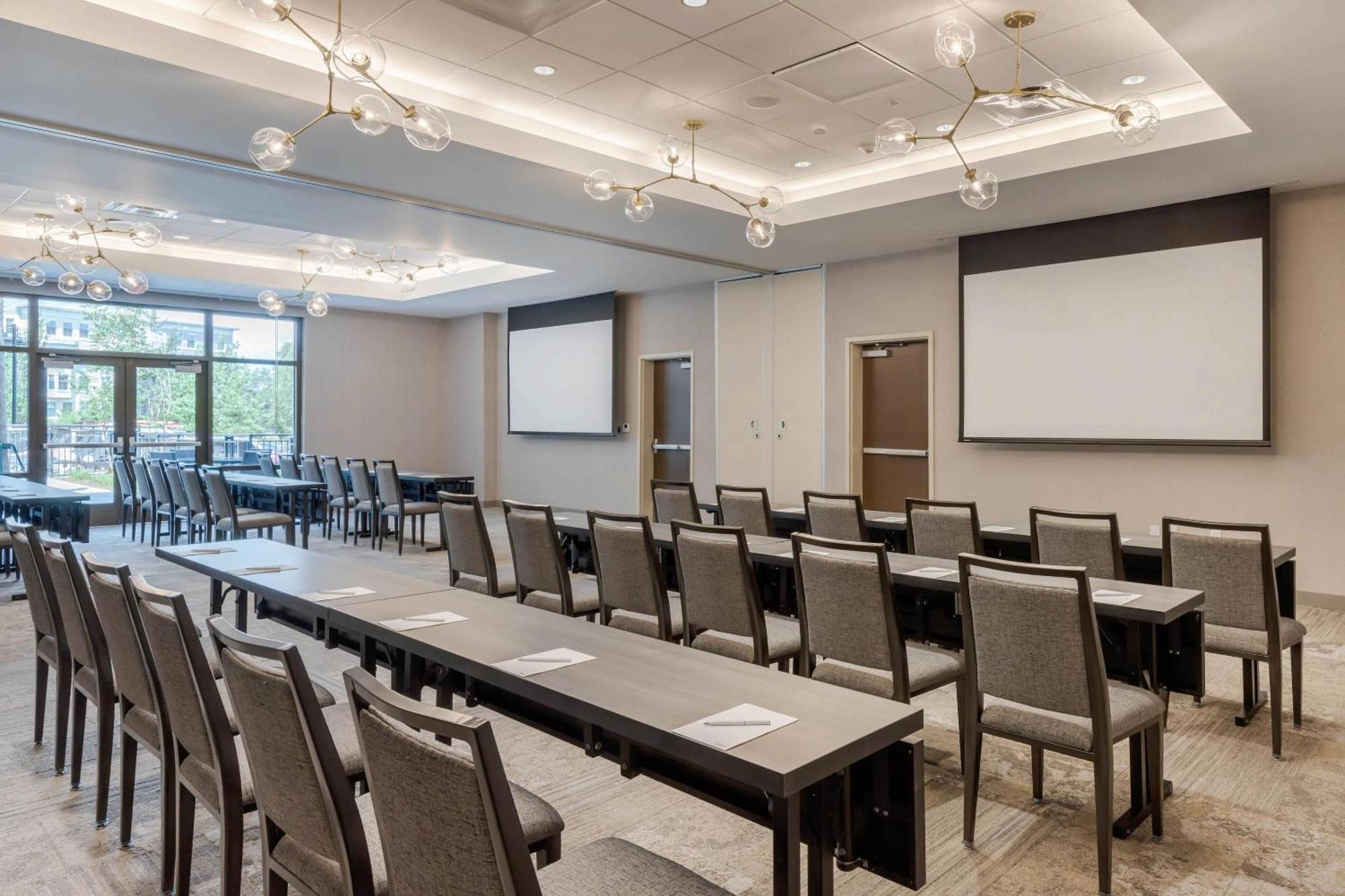 Cambria Riverview Hotel Charleston