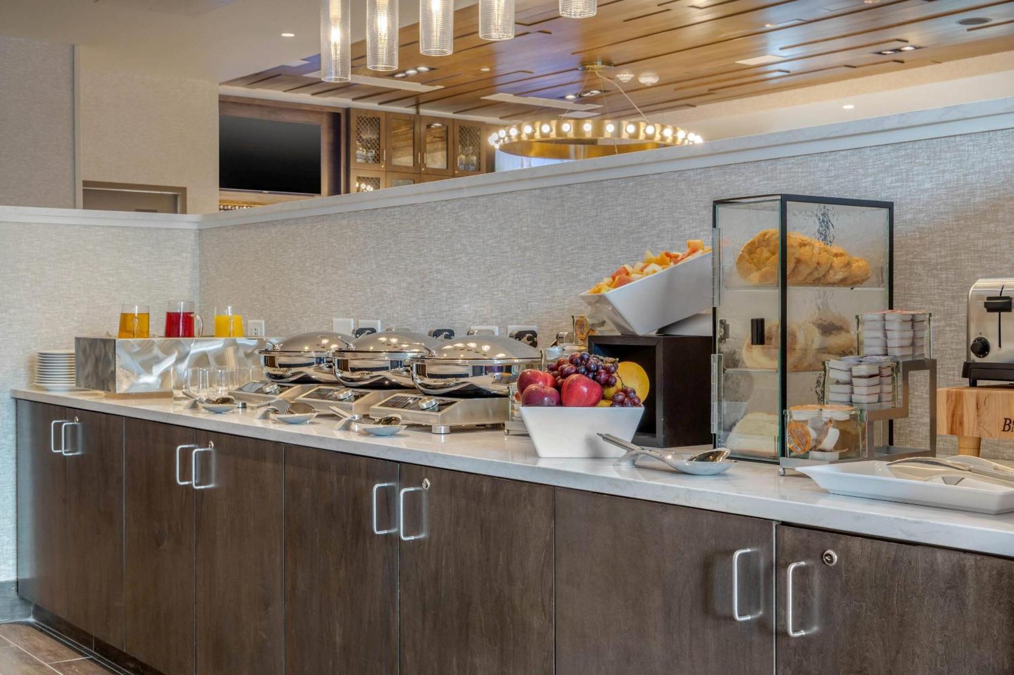 Cambria Riverview Hotel Charleston