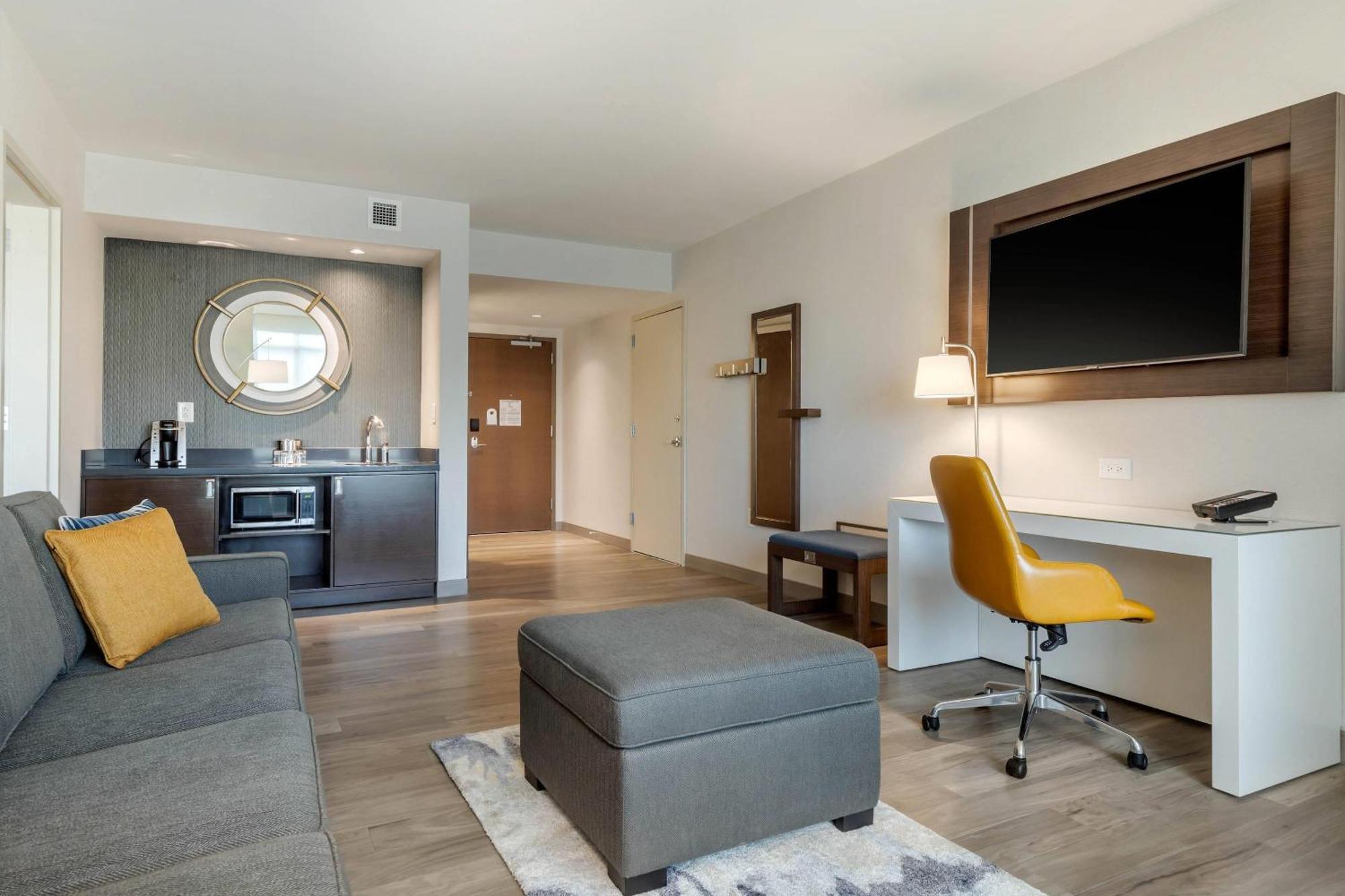 Hotel Cambria Riverview 3*