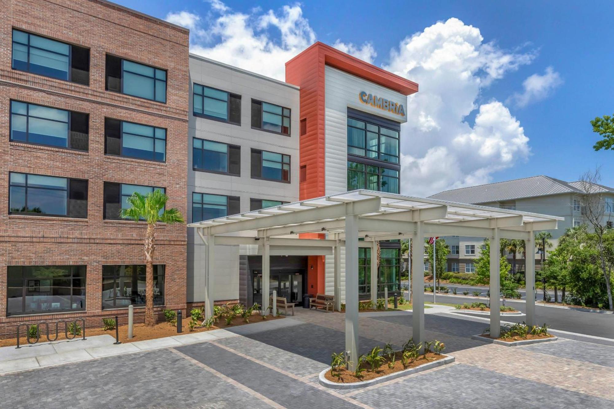 Cambria Riverview Hotel 3*