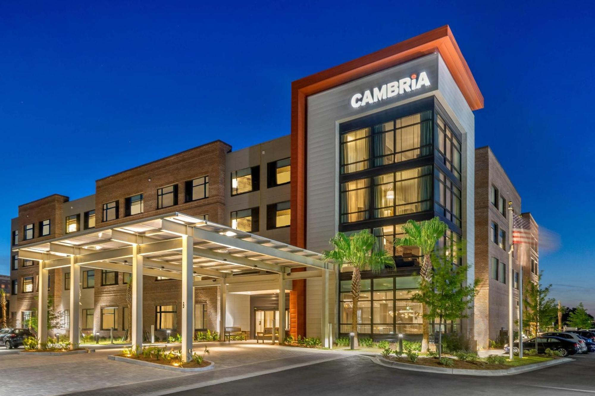 Hotel Cambria Riverview 3*