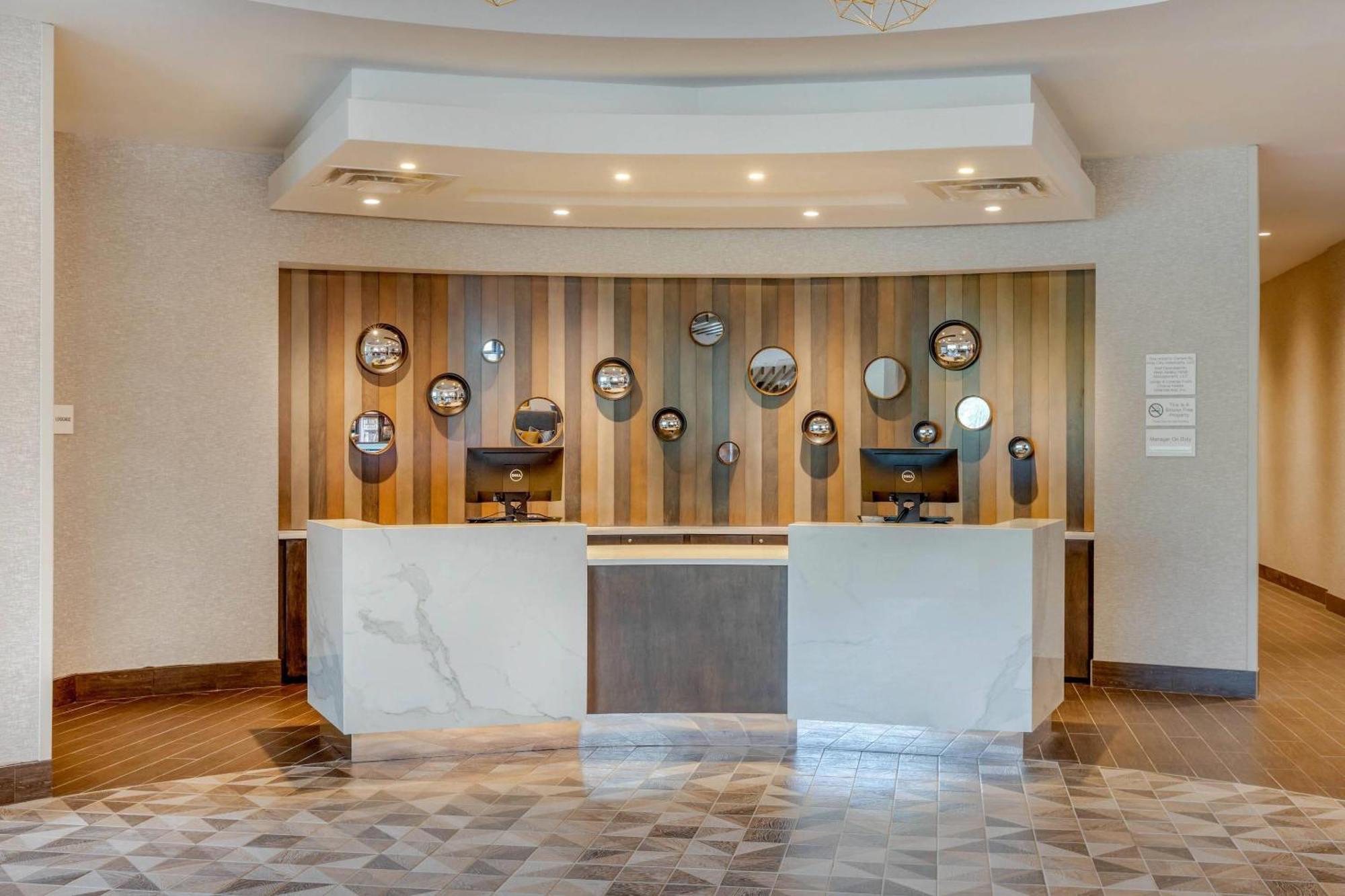 Cambria Riverview Hotel Charleston