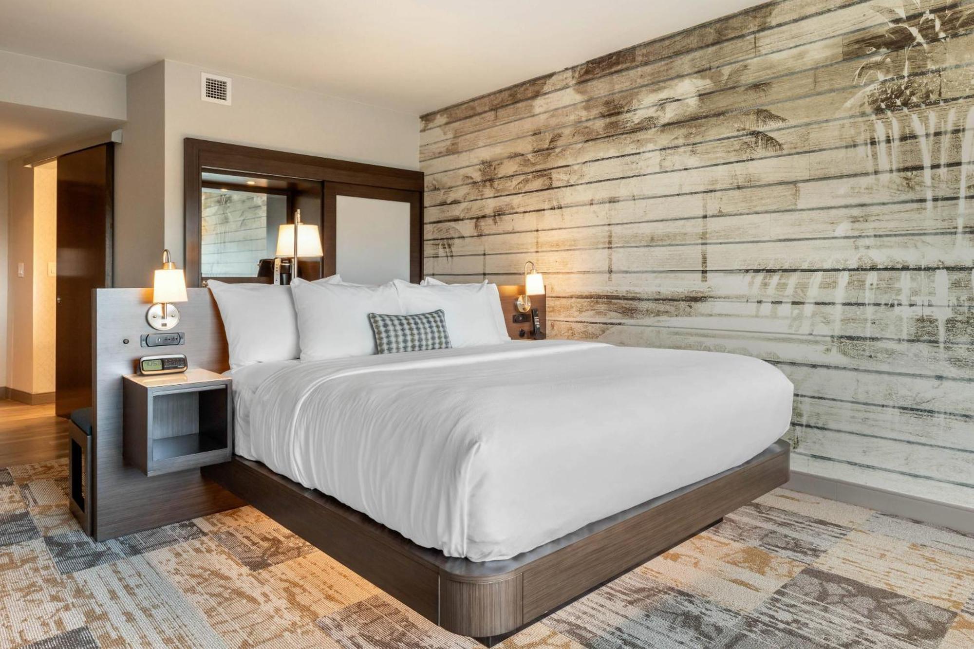 Cambria Riverview Hotel 3*